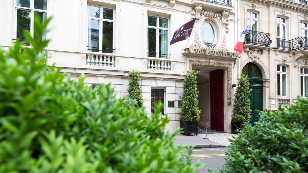 A captivating first impression at InterContinental Paris - Champs-Elysées Etoile, an IHG Hotel.