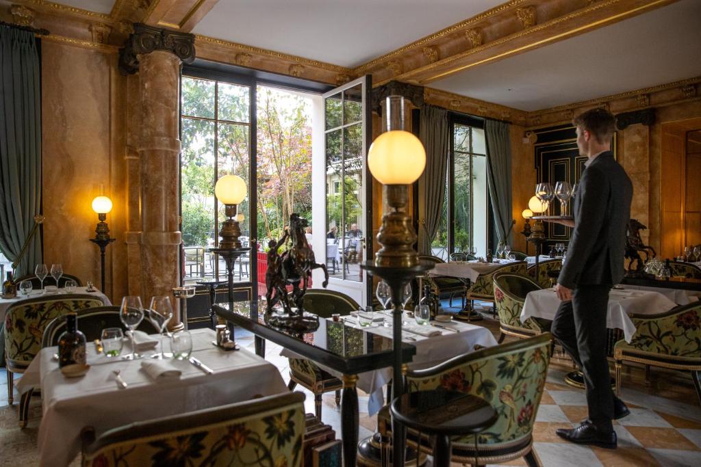 When you scour through the TripAdvisor comments, a consistent theme emerges about La Réserve Paris – the accommodations are frequently lauded for their luxury and comfort.
