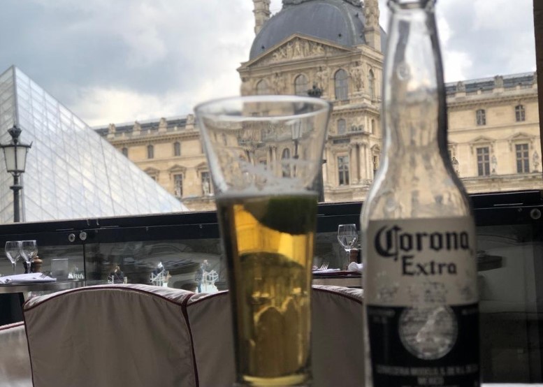 Le Café Marly offers a diverse and refined beer selection, catering to beer enthusiasts seeking both local and international brews.