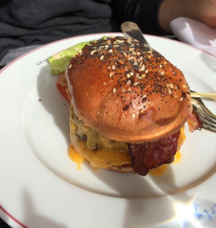 Le Café Marly's lighter fare with omelettes and burgers is a gourmet celebration of simplicity and quality ingredients.