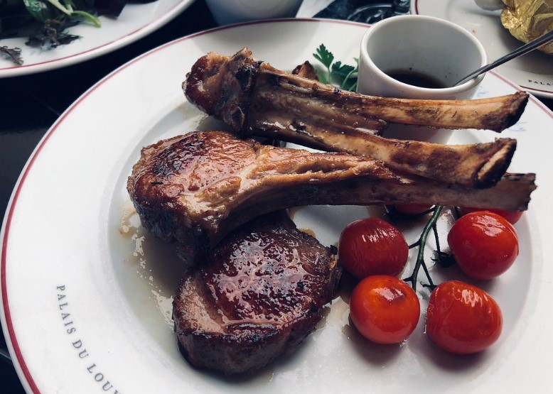 Le Café Marly's main courses epitomize culinary excellence, presenting a symphony of flavors and textures that showcase the chef's mastery.