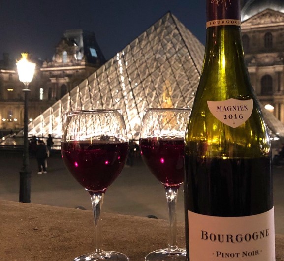Le Café Marly's wine selection is a connoisseur's dream, boasting a meticulously curated cellar that showcases the finest vintages from renowned vineyards.