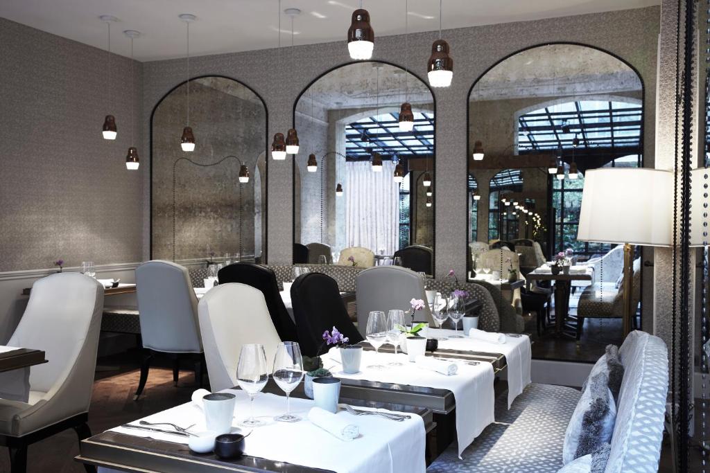 When you dine at Le Narcisse Blanc Hôtel & Spa, you savor French culinary artistry complemented by impeccable service.