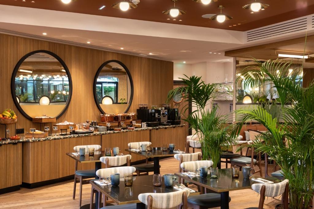Le Parchamp, Paris Boulogne, a Tribute Portfolio Hotel, pampers guests with a range of upscale amenities, including a rejuvenating spa, a well-equipped fitness center, and a rooftop terrace providing breathtaking views of the city.