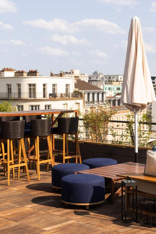 While individual guest reviews can vary, Le Parchamp, Paris Boulogne, a Tribute Portfolio Hotel, generally receives high praise for its impeccable service, luxurious accommodations, and convenient location.
