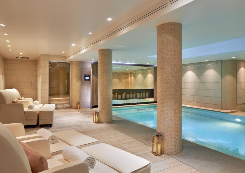 Maison Albar - Le Pont-Neuf spoils guests with an array of premium amenities and services.