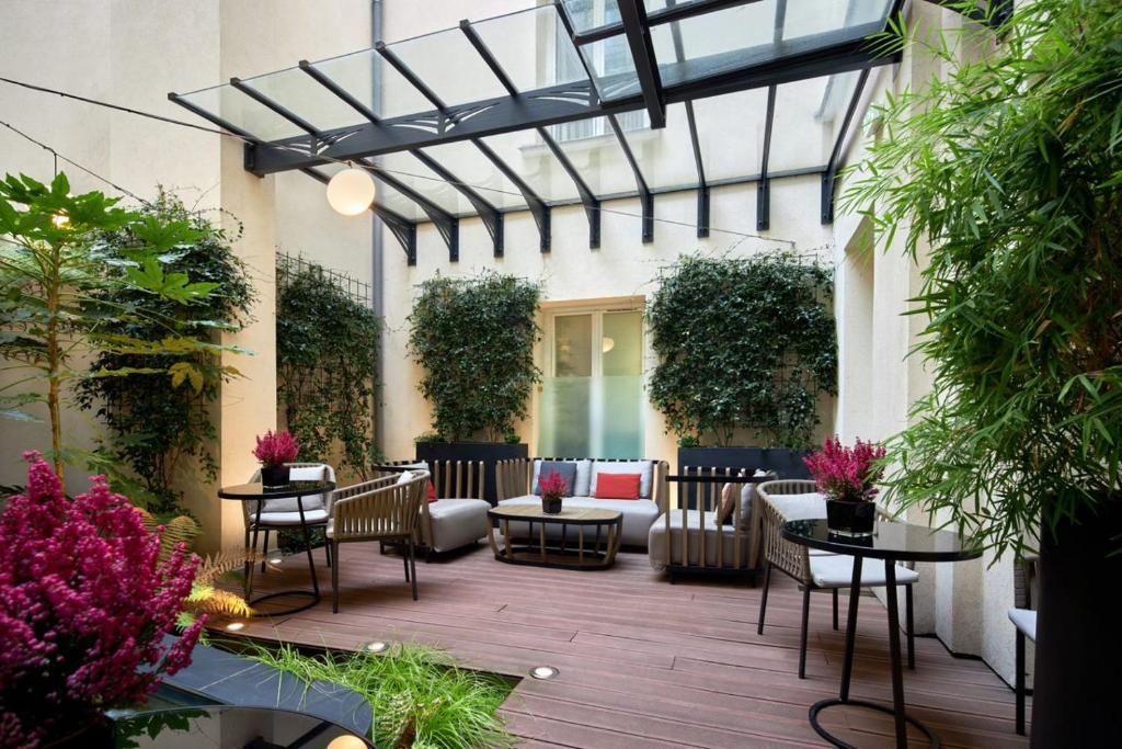 Maison Albar - Le Pont-Neuf stands out in price comparisons, offering exceptional value for money in the realm of luxury accommodations.