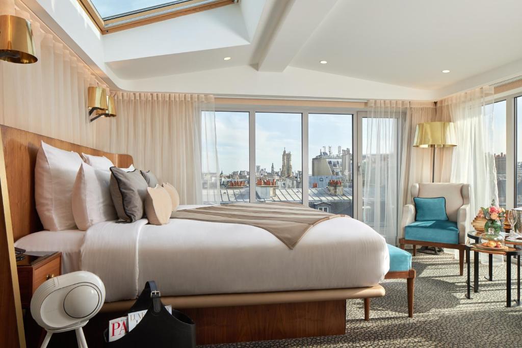 Maison Albar - Le Pont-Neuf's rooms boast a harmonious blend of lavish amenities and modern comforts.