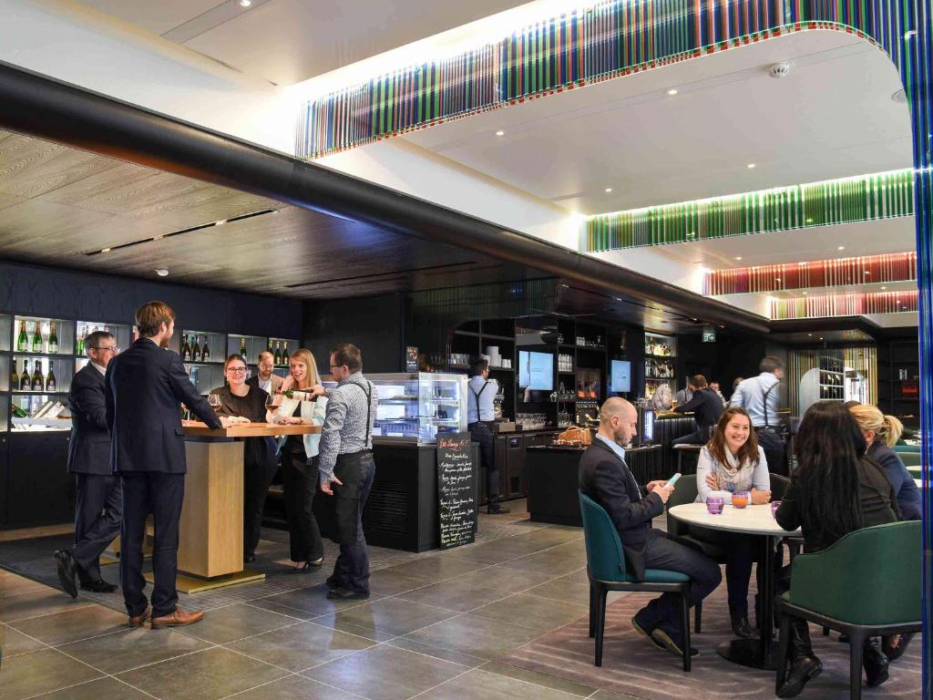 Hôtel Mercure Paris Boulogne provides a range of amenities and services to enhance the overall guest experience. From a fitness center to meeting facilities, the hotel caters to various needs.