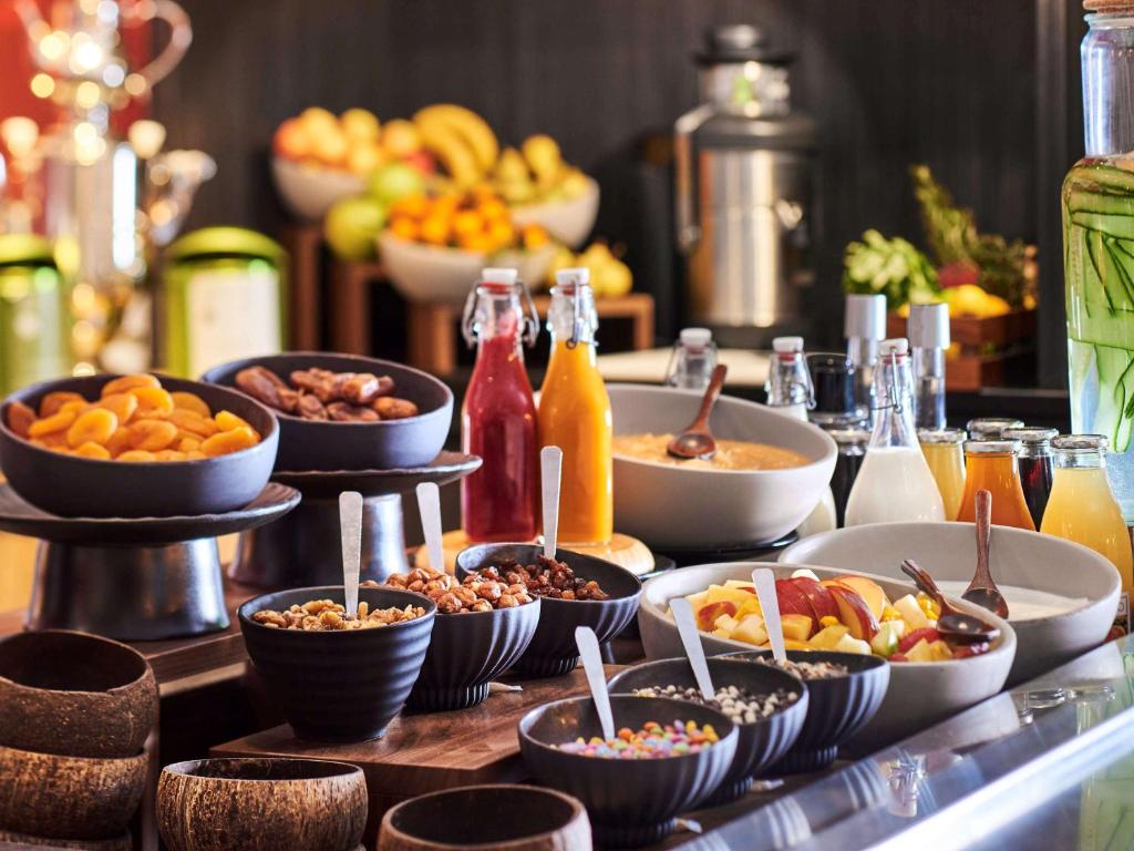 Hôtel Mercure Paris Boulogne typically offers competitive pricing, providing good value for money.