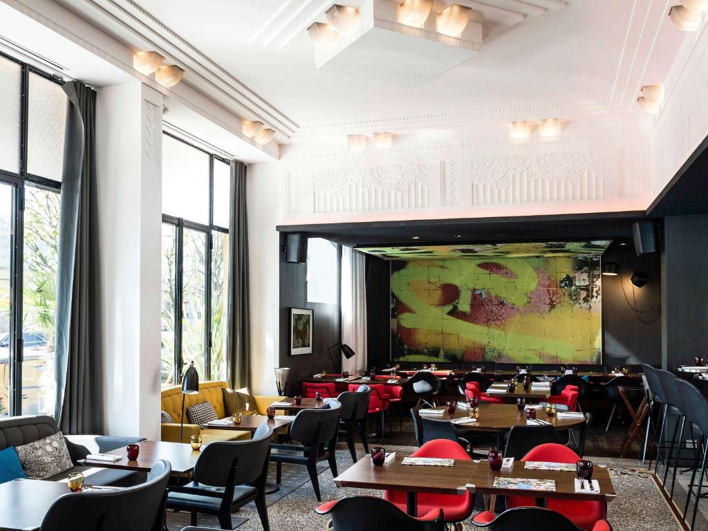 Molitor Hotel & Spa Paris MGallery Collection offers a comprehensive array of amenities, including a world-class spa, a pristine swimming pool, and gourmet dining options.