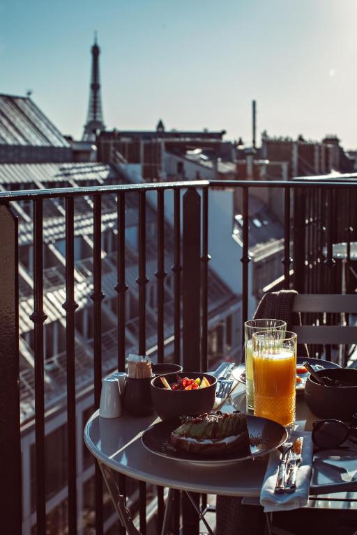 Monsieur George Hotel & Spa - Champs-Élysées pampers guests with a curated selection of premium amenities and services.
