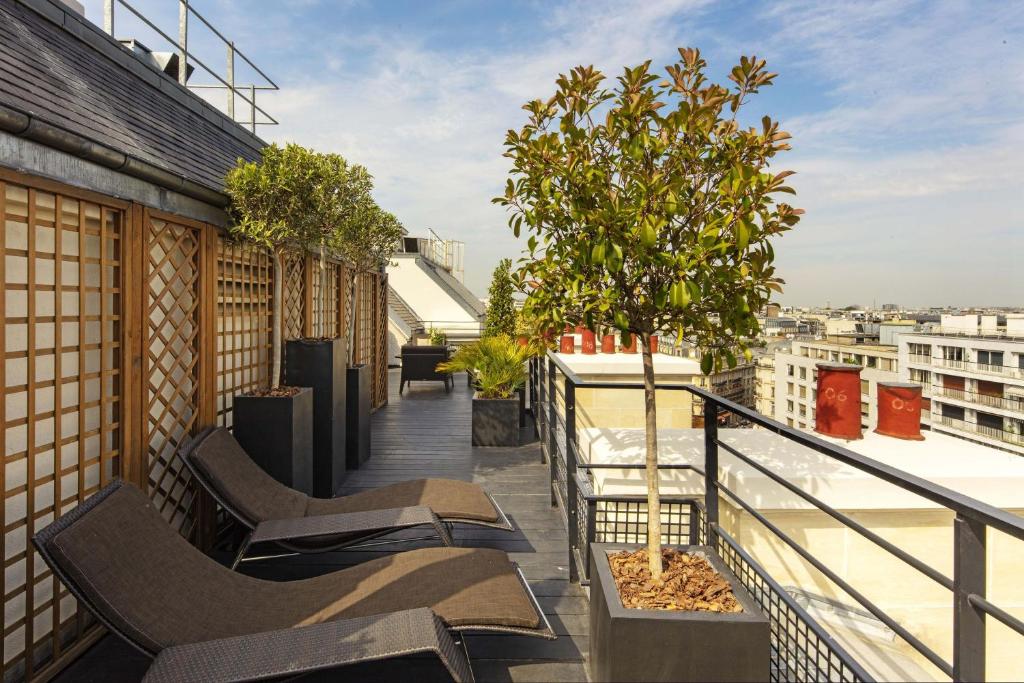 Prince de Galles, being a Luxury Collection Hotel, typically represents a higher price point, but the value for money is often deemed exceptional by guests.
