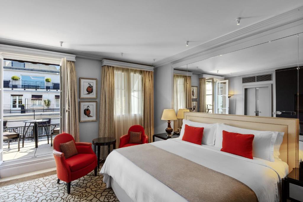 Prince de Galles, a Luxury Collection Hotel, Paris, defines opulence in its rooms, featuring a seamless fusion of Art Deco design and modern comforts.