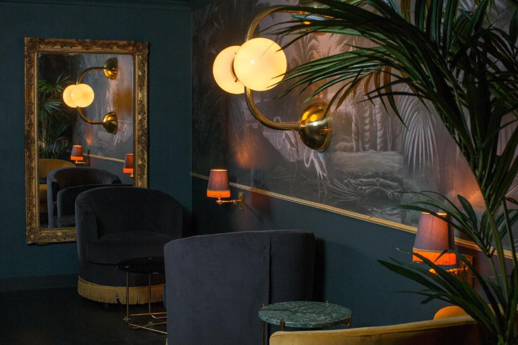 Hôtel Snob by Elegancia offers a curated collection of amenities, blending style and convenience.