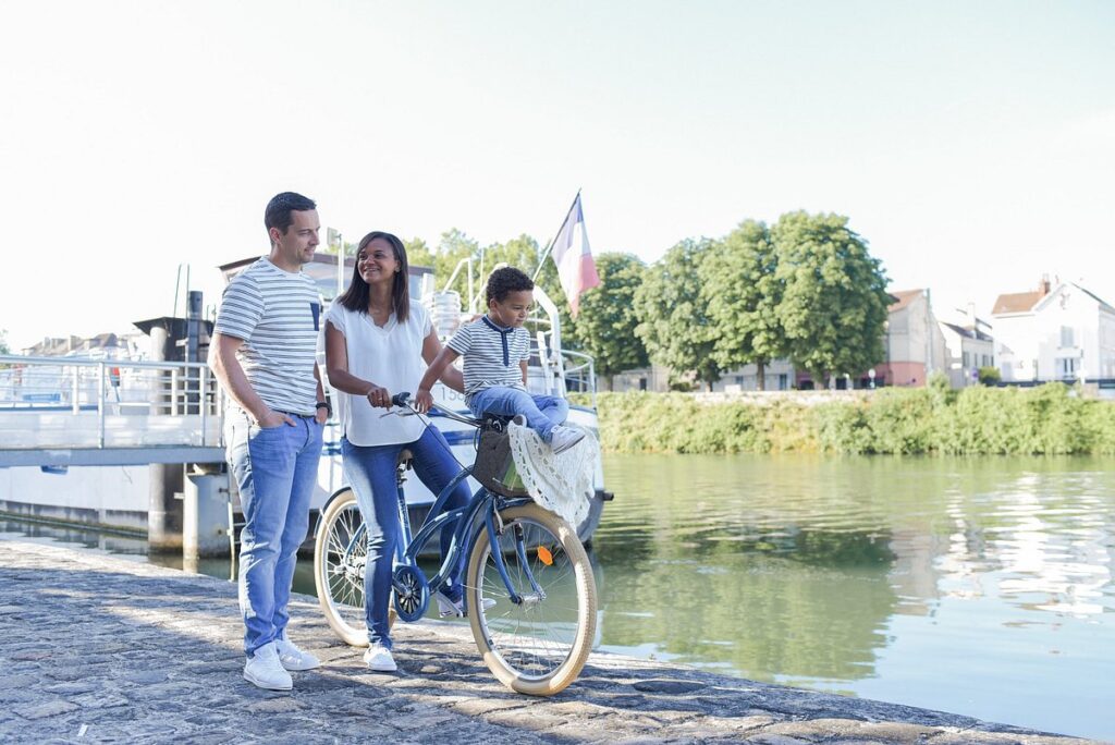 Val de Seine, a picturesque region along the Seine River, captivates with its charming landscapes and cultural richness.