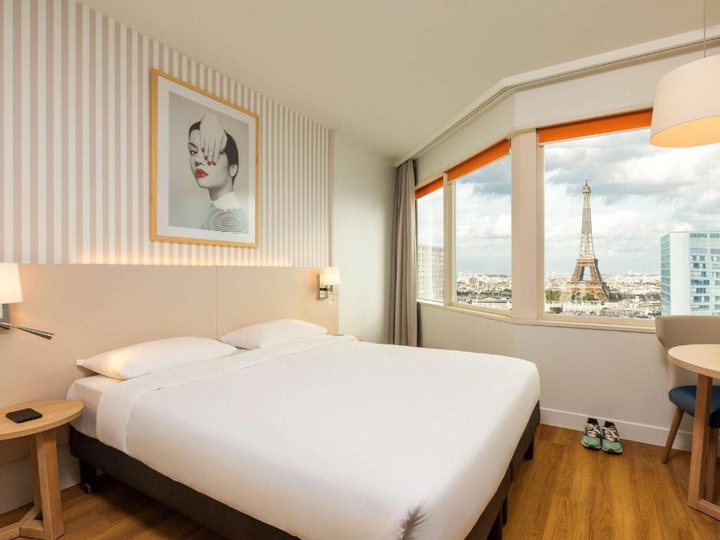 Aparthotel Adagio Paris Centre Tour Eiffel's rooms offer a seamless blend of comfort and functionality.