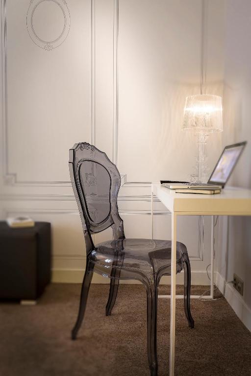 Capturing the essence of Hôtel Paris Vaugirard First Impressions through guest reviews: A compilation of positive feedback highlighting the exceptional service, comfortable accommodations, and delightful experiences shared by visitors.