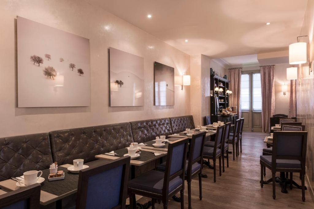 Hôtel Magda Champs Elysées Paris offers a range of luxurious amenities to elevate guests' experiences, including a well-equipped fitness center, a serene spa for relaxation, and a rooftop terrace providing breathtaking views of the city.