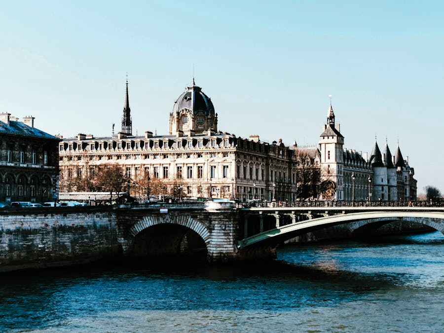 Building of Greffe du Tribunal de Commerce in Paris