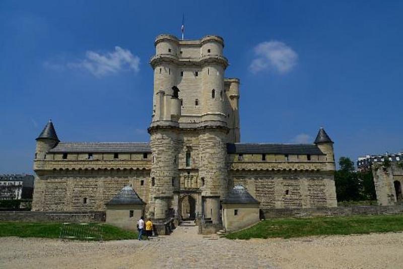 Château de Vincennes entrance