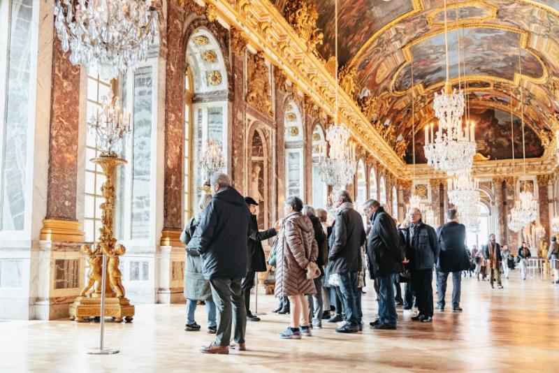 Flock of tourists Versailles Palace