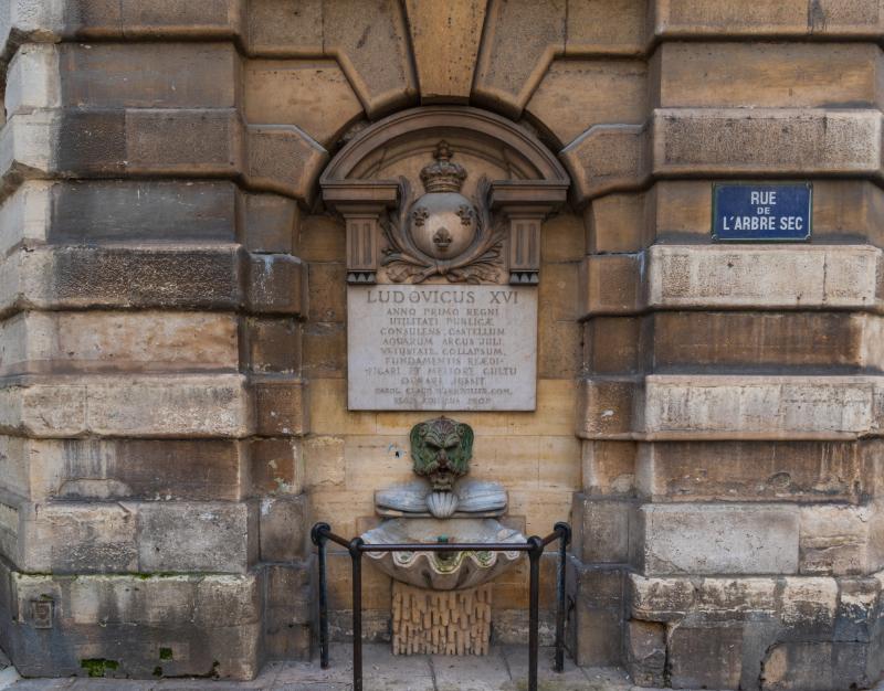 Fontaine de la Croix du Trahoir - Paris Top Ten