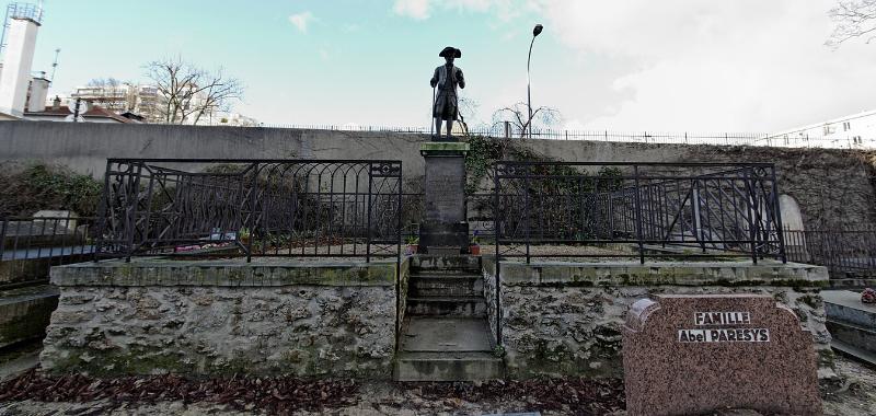 Grave of François Bègue and his monument