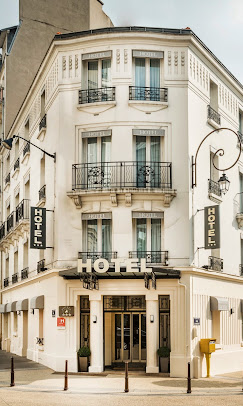 Hotel Charlemagne entrance