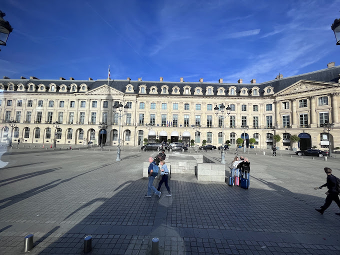 Hotel de Boullongne from afar