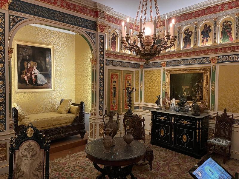Musee des Arts Decoratifs display