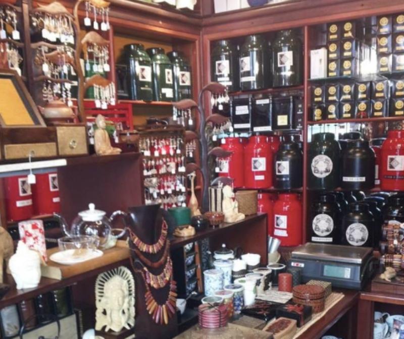 Tea and trinkets at Ebene & Jasmin