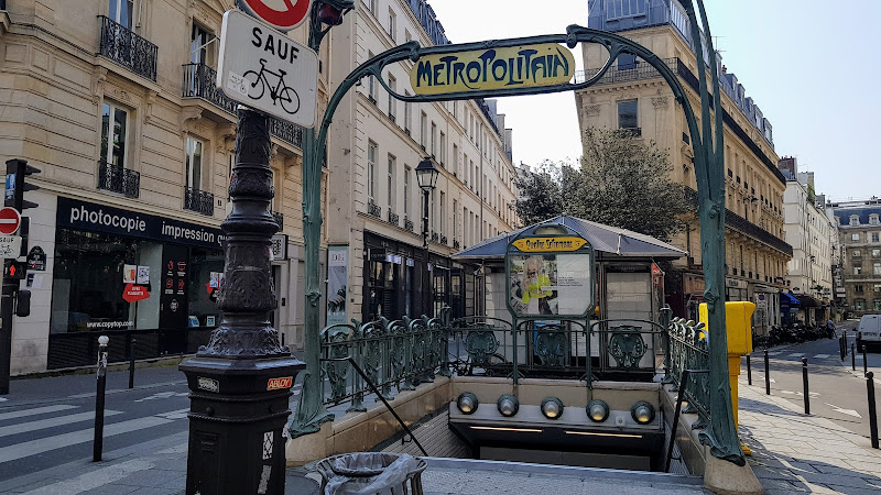 Édicule Guimard of the Quatre-Septembre station