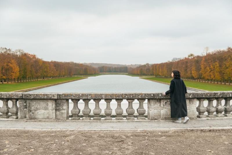 Woman checking the Versailles Palace view