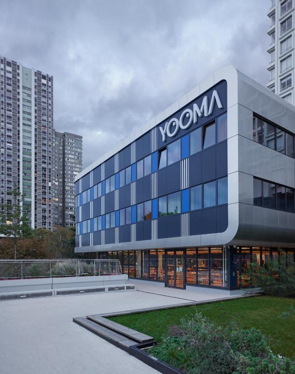 YOOMA Urban Lodge Eiffel makes a striking first impression with its avant-garde architecture, featuring sleek lines and contemporary design elements.
