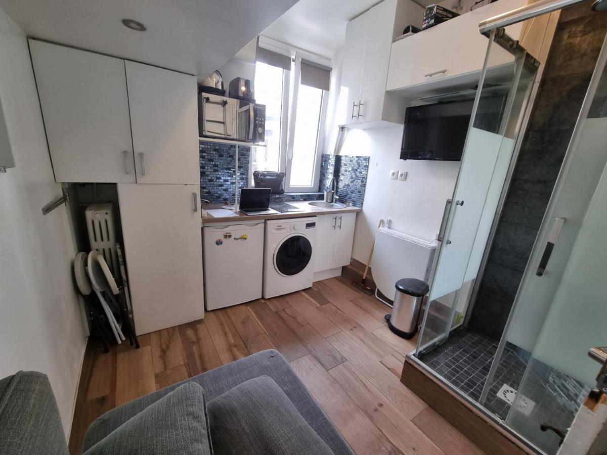 Small kitchen in Amazing Studio near Parc des Expositions