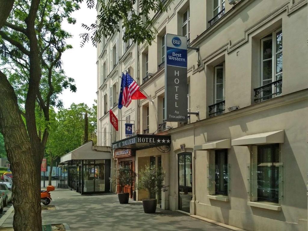Best Western Au Trocadéro captivates with its charming facade and a welcoming entrance that exudes a blend of Parisian elegance and modern comfort.