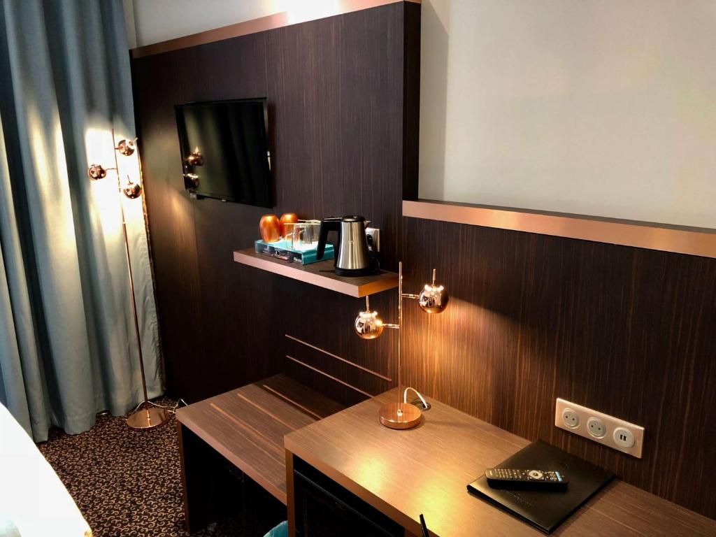 Discover the allure of Best Western Empire Elysees through glowing guest reviews and insights, where visitors rave about the impeccable service, stylish accommodations, and central Parisian location.