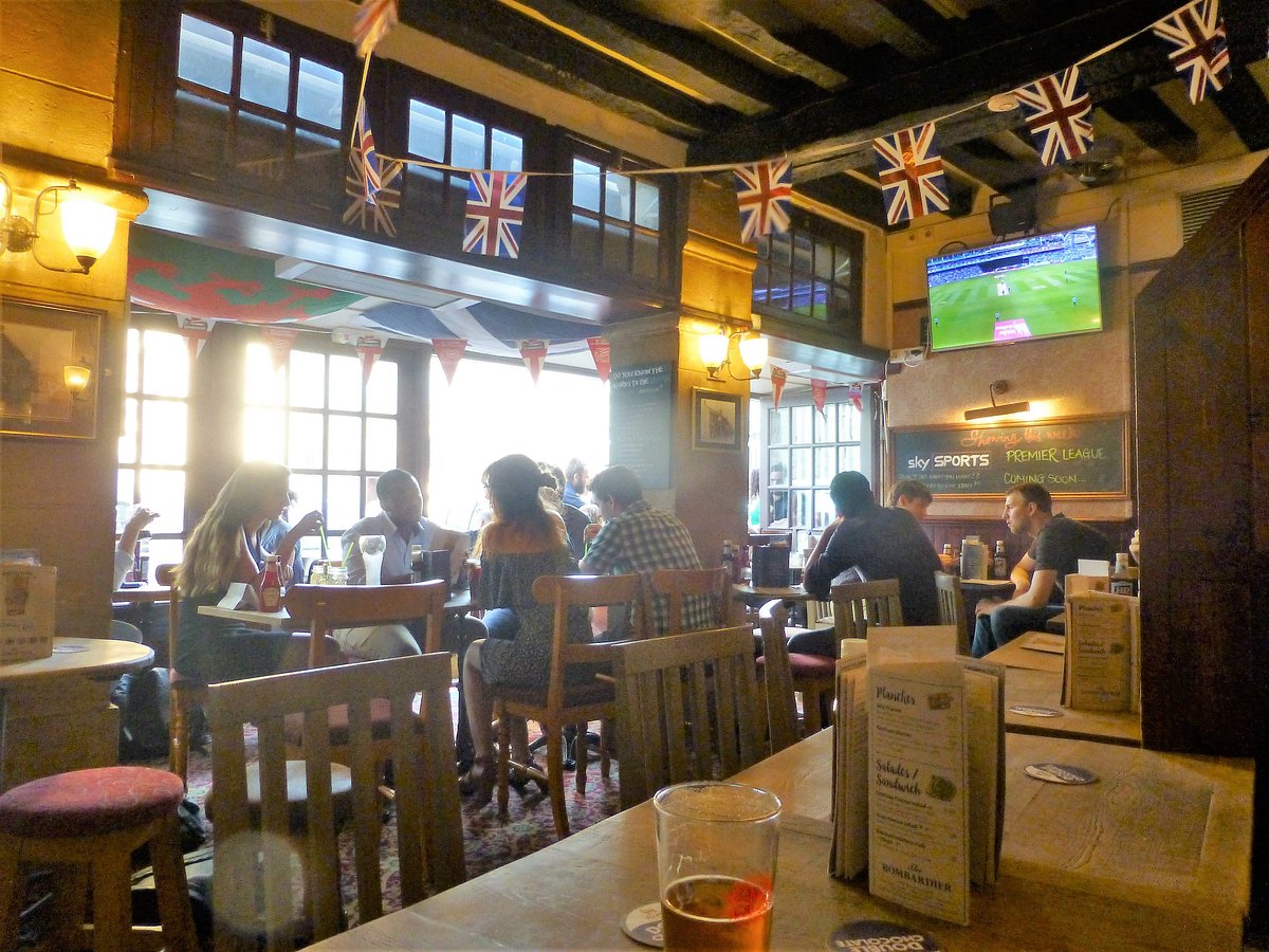 The Bombardier English Pub Paris