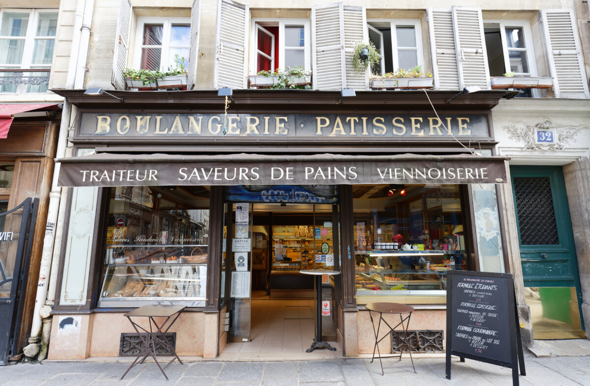Front and exterior of Boulangerie Pâtisserie French Bakery in Marais, Paris, France
