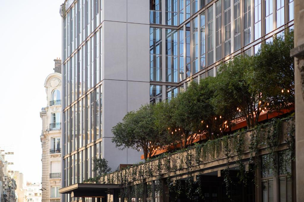 Brach Paris captivates with its striking architectural elegance and a grand entrance, exuding a blend of modern luxury and timeless charm.