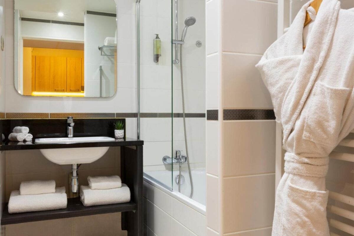 Citadines apart hotel tour eiffel paris reviews price location