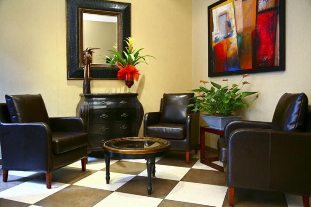 "Effortlessly compare prices and discover excellent value for money at Hôtel Convention Montparnasse.