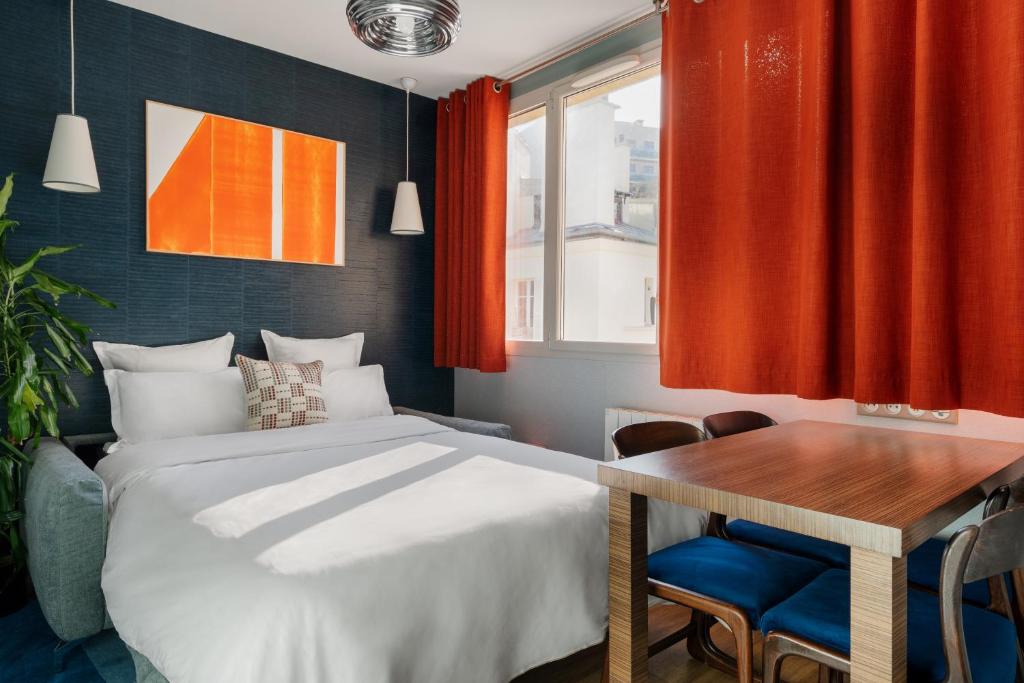 Room interior in Edgar Suites – Expo Paris Porte de Versailles