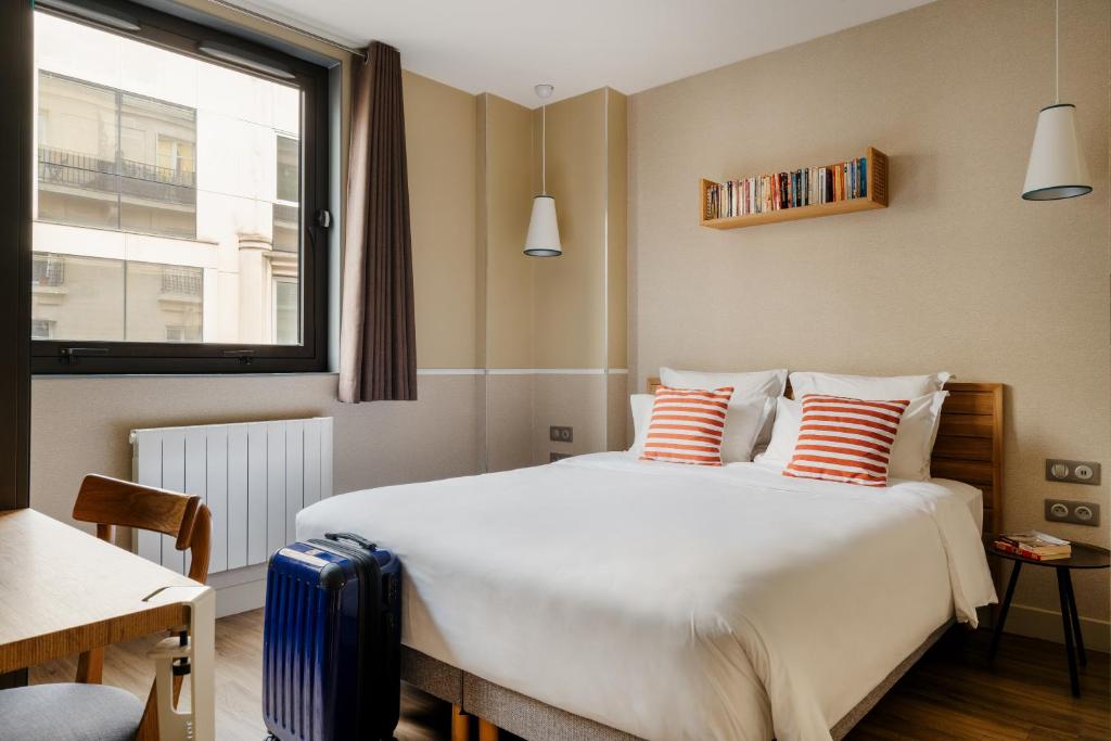 Bed and room interior in Edgar Suites – Expo Paris Porte de Versailles