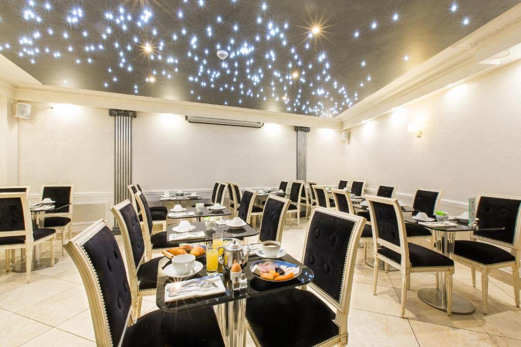 Hôtel Eiffel Trocadéro offers a range of amenities, including complimentary Wi-Fi, a cozy lounge area, and a delightful on-site restaurant.