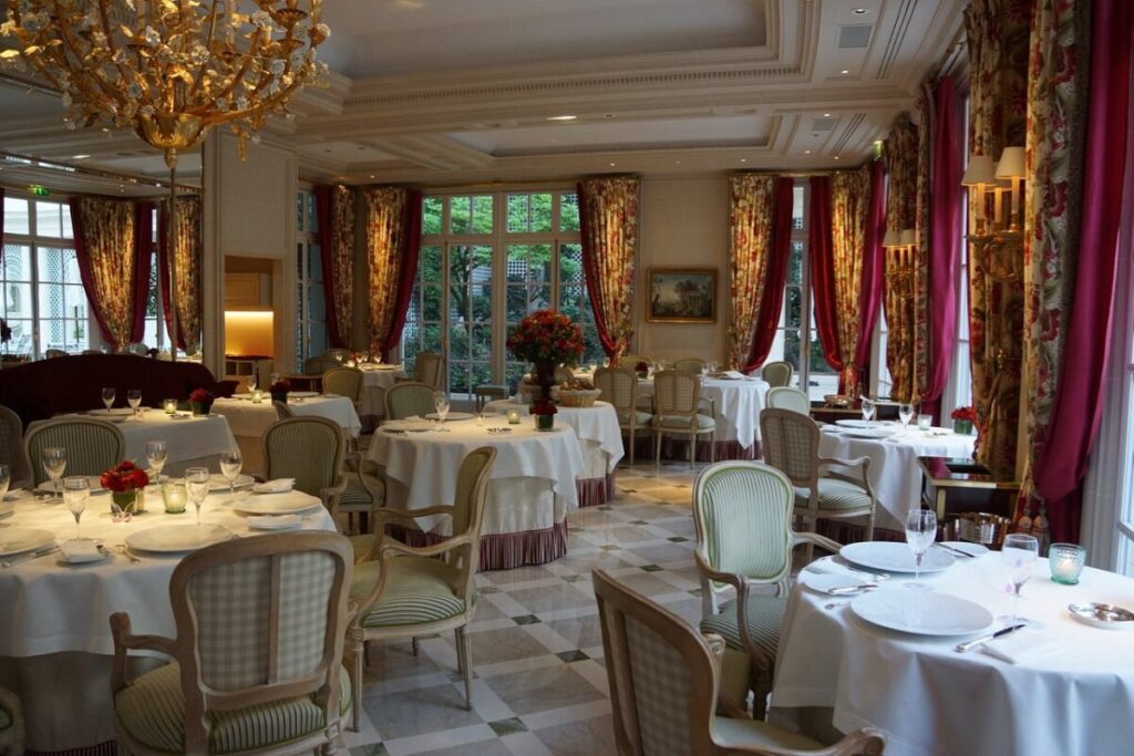 Luxurious interior of Epicure Paris restaurant