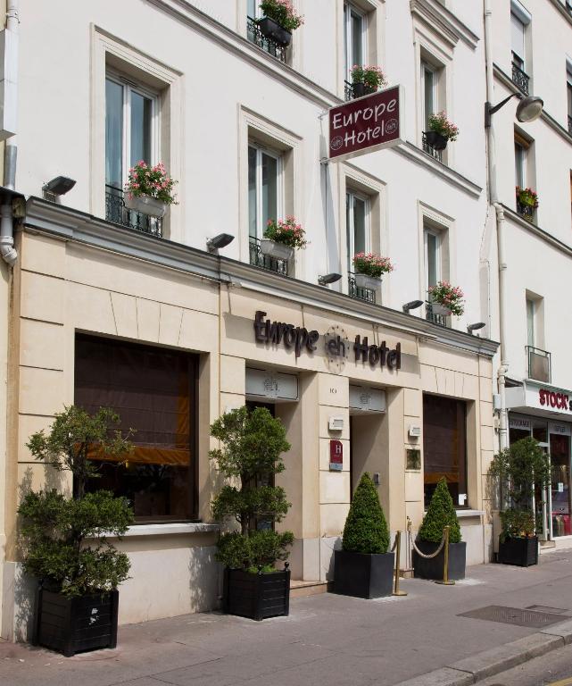 Building and entrance in Europe Hotel Paris Eiffel
