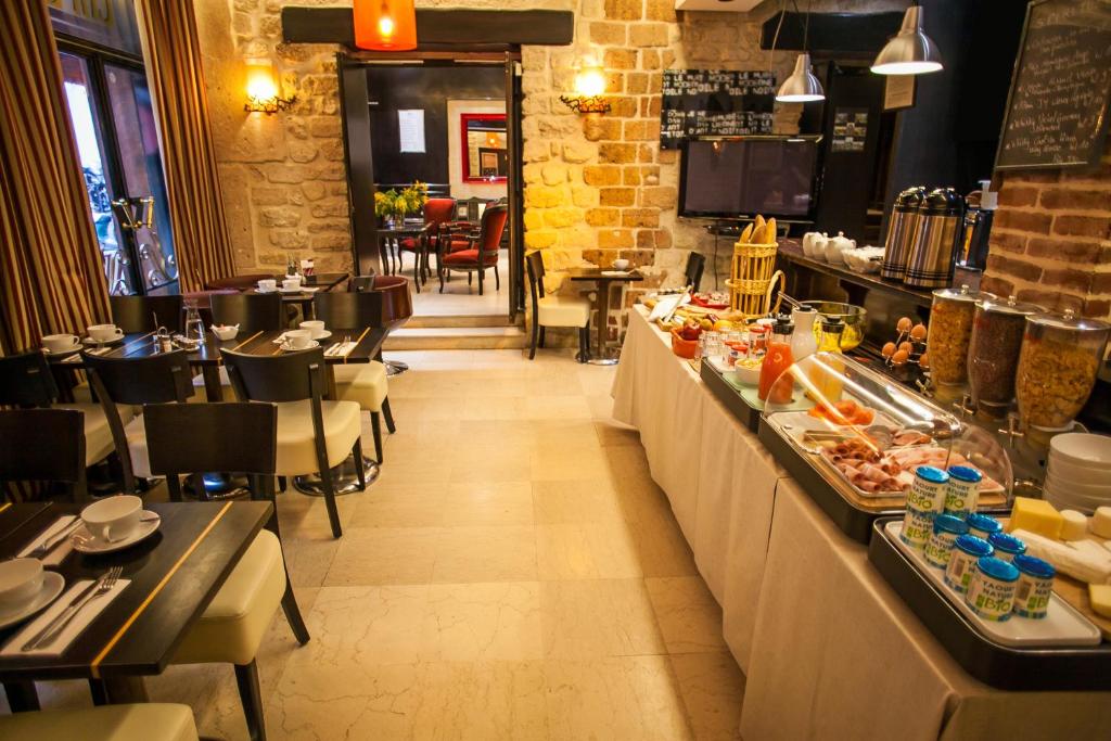 Effortlessly compare prices and discover exceptional value for money at Hôtel Europe Saint-Séverin.