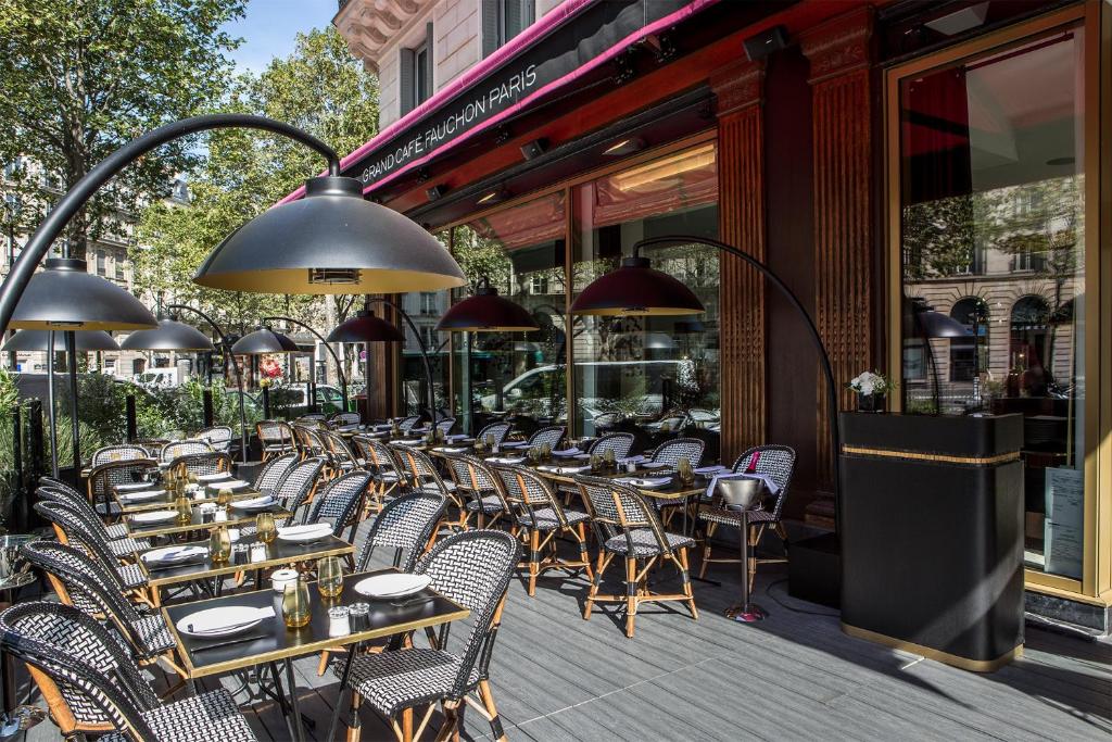 Hôtel Fauchon offers a decadent array of amenities, from gourmet dining experiences to a serene spa retreat.